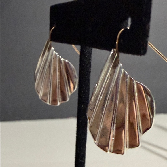 5.82 Grams 14k SOLID WHITE GOLD Elegant FAN Shell Earrings B. MOSKOWITZ - Picture 7 of 9